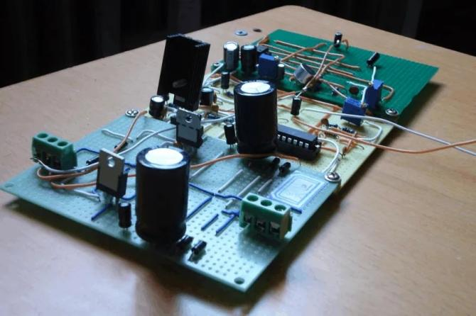 某前置放大器電路.png 某前置放大器電路.png